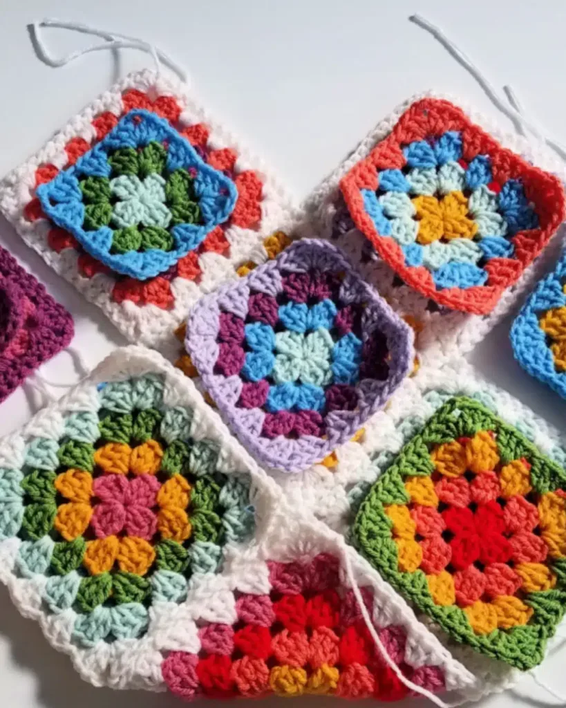 50+ Fabulous Free Bag Patterns 47 47. Granny Square Bag