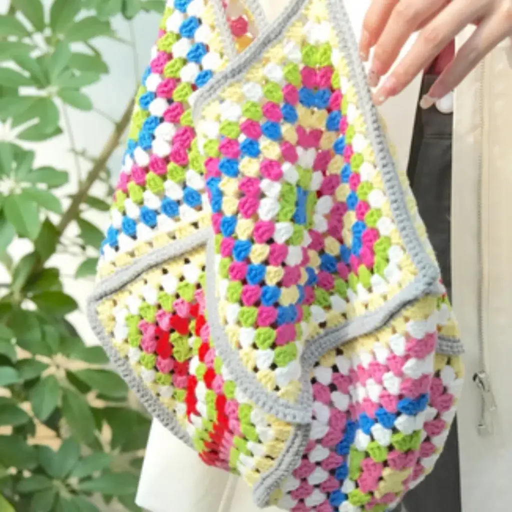 50+ Fabulous Free Bag Patterns 17 Granny Square Beach Bag