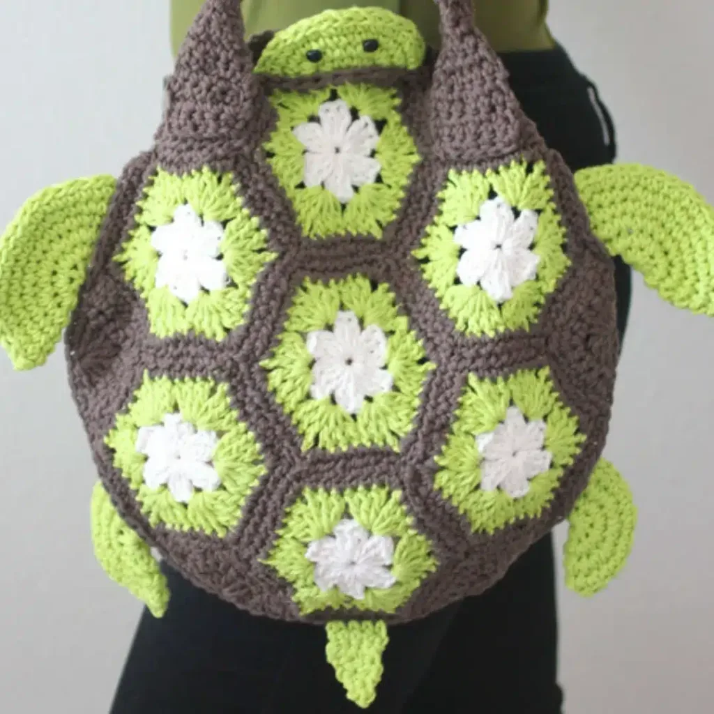 50+ Fabulous Free Bag Patterns 31 Sea Turtle Tote Bag