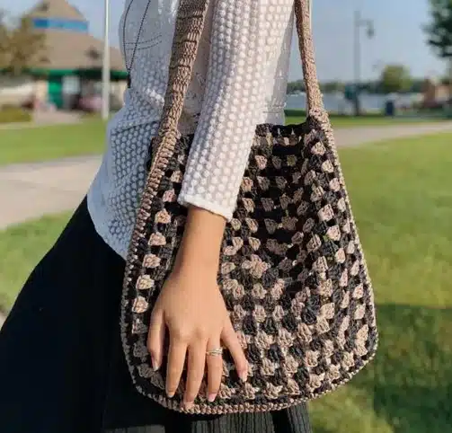 50+ Fabulous Free Bag Patterns 48 radiance with two sunburst squares