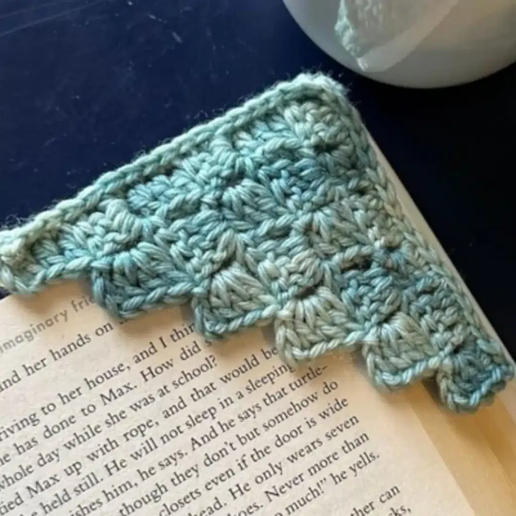 C2C crochet bookmark pattern fits corners