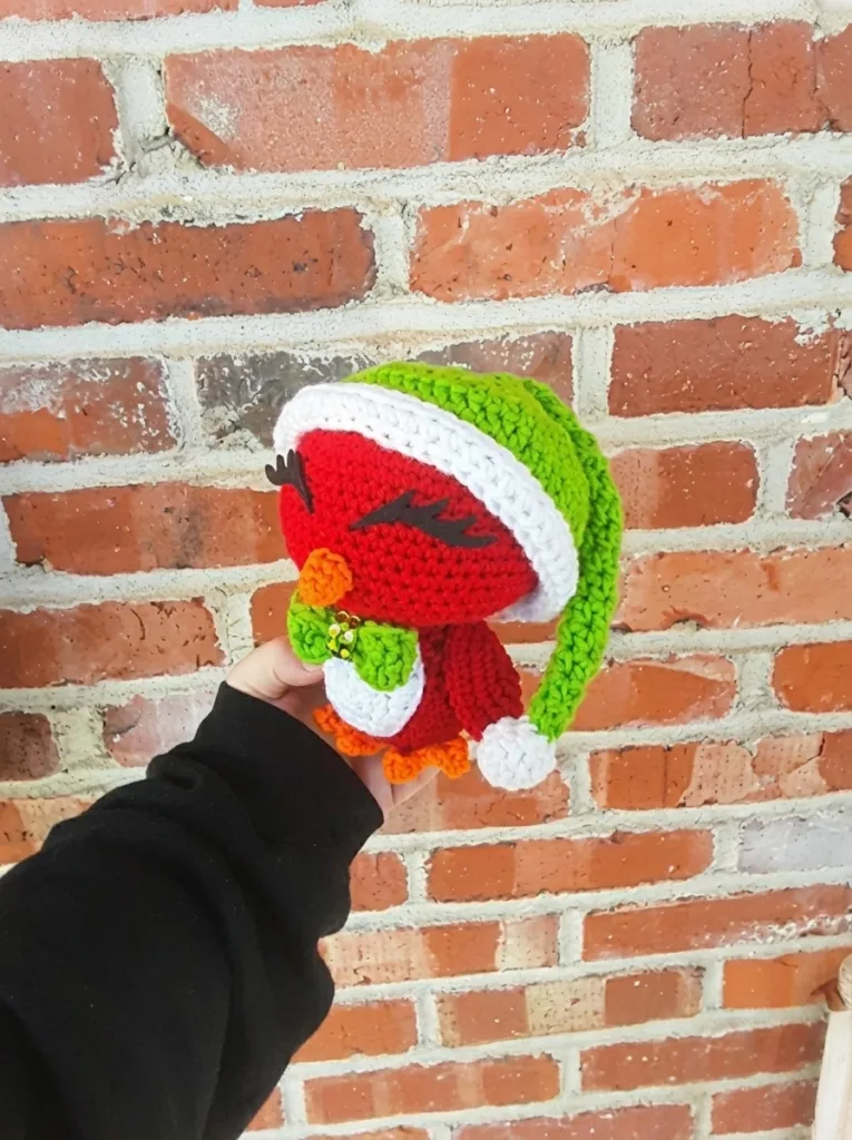 Crochet Christmas cardinal with Santa hat, Noel pattern