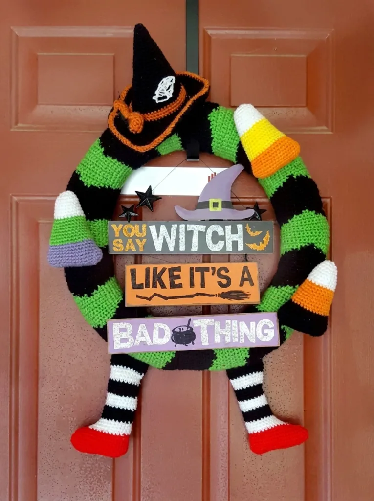 Crochet cute Halloween wreath, Divine Debris pattern