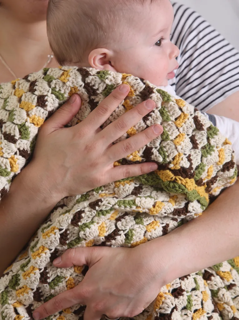 Crochet falling leaves baby blanket, fall pattern