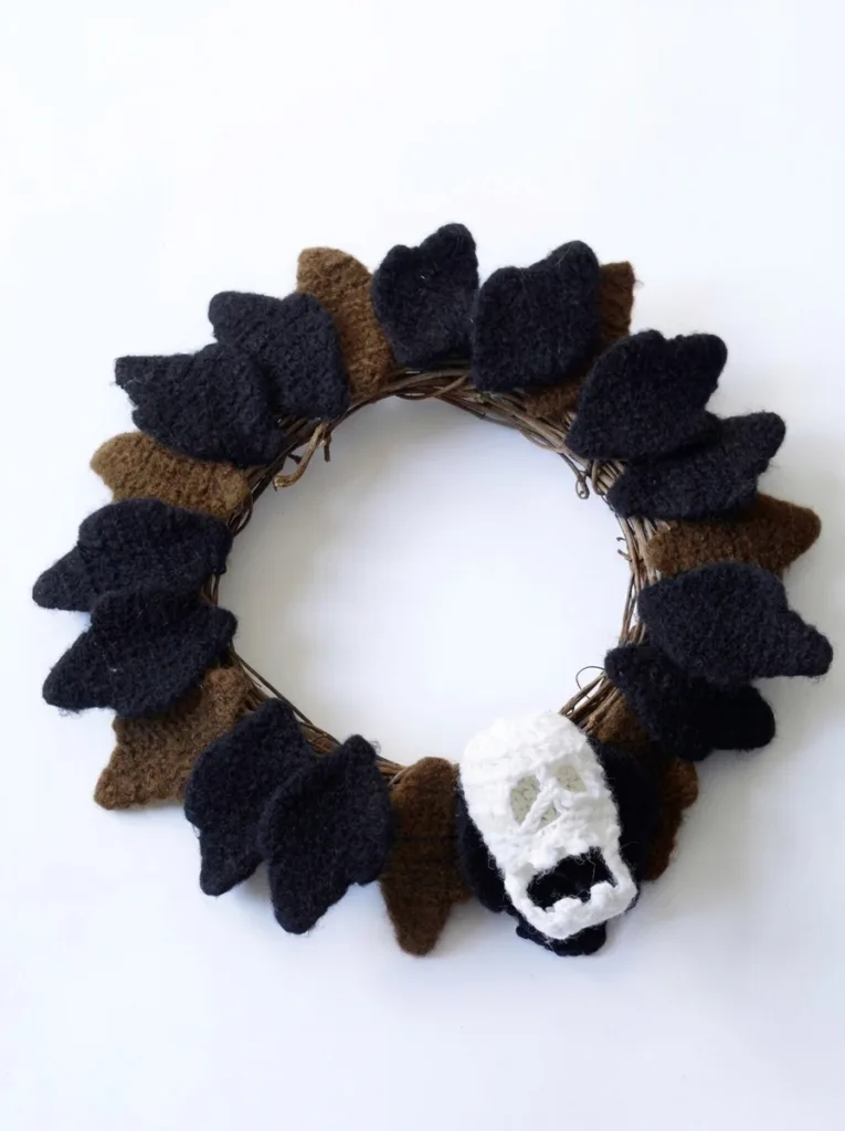 Crochet felted Halloween wreath, Lion Brand pattern