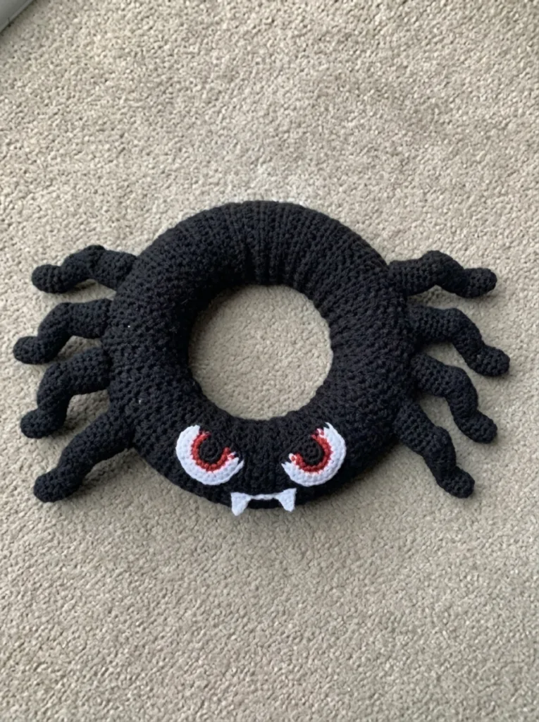 Crochet spider Halloween wreath, large spider decor pattern