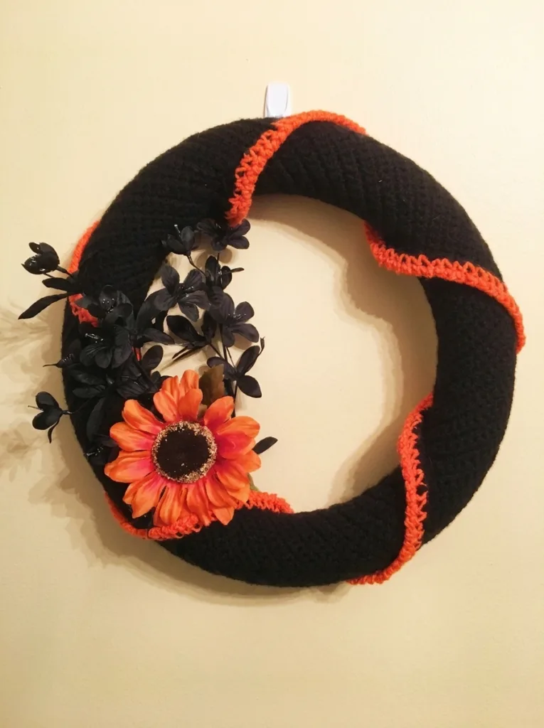 Simple crochet pumpkin Halloween wreath pattern